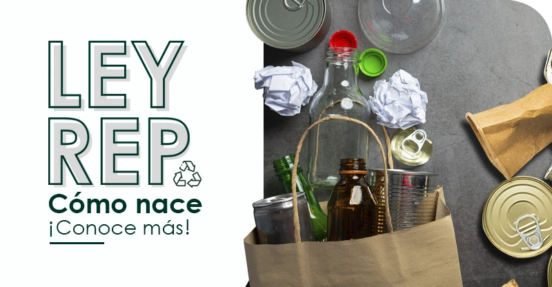 bolsa con muchos residuos reciclado en una mesa